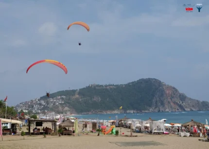 پاراگلایدر در کنیالتی